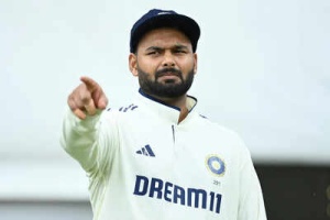 'Suja diya maar maar ke!' Rishabh Pant's hilarious stump mic moment goes viral - Watch
