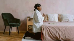 You thought kneeling was just for worship? Know what it does to your back, joints, and brain