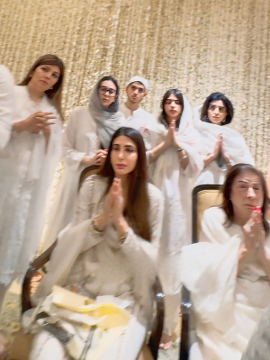 Karisma Kapoor joins Sunjay Kapur’s wife Priya Sachdev in prayer meet; Kareena Kapoor Khan, Saif Ali Khan and Neha Dhupia offer support