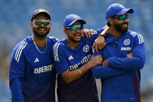 Gavaskar Calls for Kuldeep Yadav Inclusion in Second Test, Questions Bumrah's Fitness After Leeds Debacle