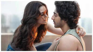 Mohit Suri, Ahaan Panday and Aneet Padda’s ‘Saiyaara’ soars past Rs 326 crore as 6th Saturday jumps over 100%