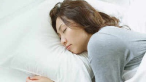 Pillow Prints: Are Your Sleep Creases a Sign of Premature Aging? Here's How to Fight Back