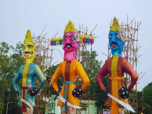 Headline:
Delhi/NCR's Best Spots to Witness the Fiery Spectacle of Ravan Dahan