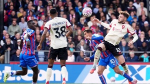 Liverpool suffer their first loss, Chelsea fall while Manchester City cruises