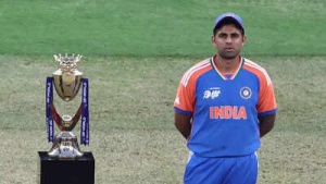 Suryakumar Yadav Confronts Pakistani Journalist Over Asia Cup Controversy: India's Trophy Snub Fuels Political Debate