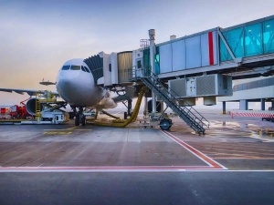 Passenger assaults airline crew, arrested: What travellers should known about alcohol rules