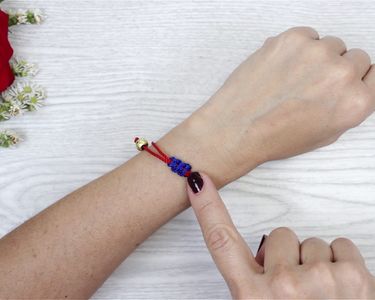 How to Create a Macrame or Sliding Knot Adjustable Bracelet