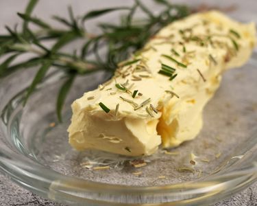 11 Flavorful Ways to Use Rosemary in Food, Drinks, & More