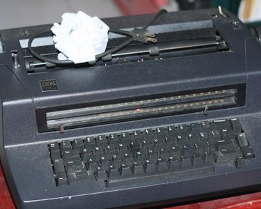 How to Use an Electronic Typewriter