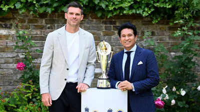Sachin Tendulkar and James Anderson pose with the Anderson-Tendulkar Trophy.