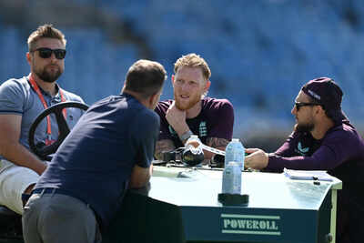 Stokes, McCullum and team during training session