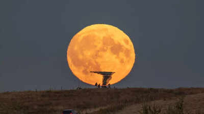 Harvest moon 2025: When, where and how to witness the rare autumn full moon lighting up skies worldwide this October; check visibility in India