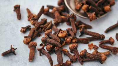 How eating a single clove daily can improve heart health and manage cholesterol naturally